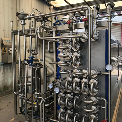 विभिन्न प्रकार के तरल उत्पादों के लिए पूर्ण स्वचालित कस्टम 500-20000l/H यूएचटी नसबंदीकर्ता दूध/रस/सॉस SUS304/316