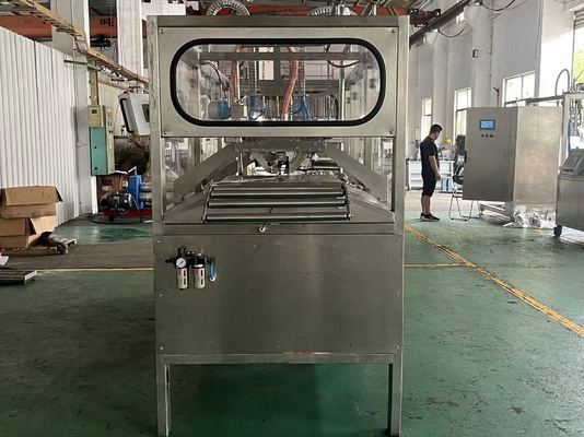 पीएलसी के साथ पूर्ण स्वचालित एसेप्टिक बीआईबी फिलर 2L/10L/20L निरंतर बैग इन बॉक्स जूस/दूध/तेल भरने की मशीन के लिए